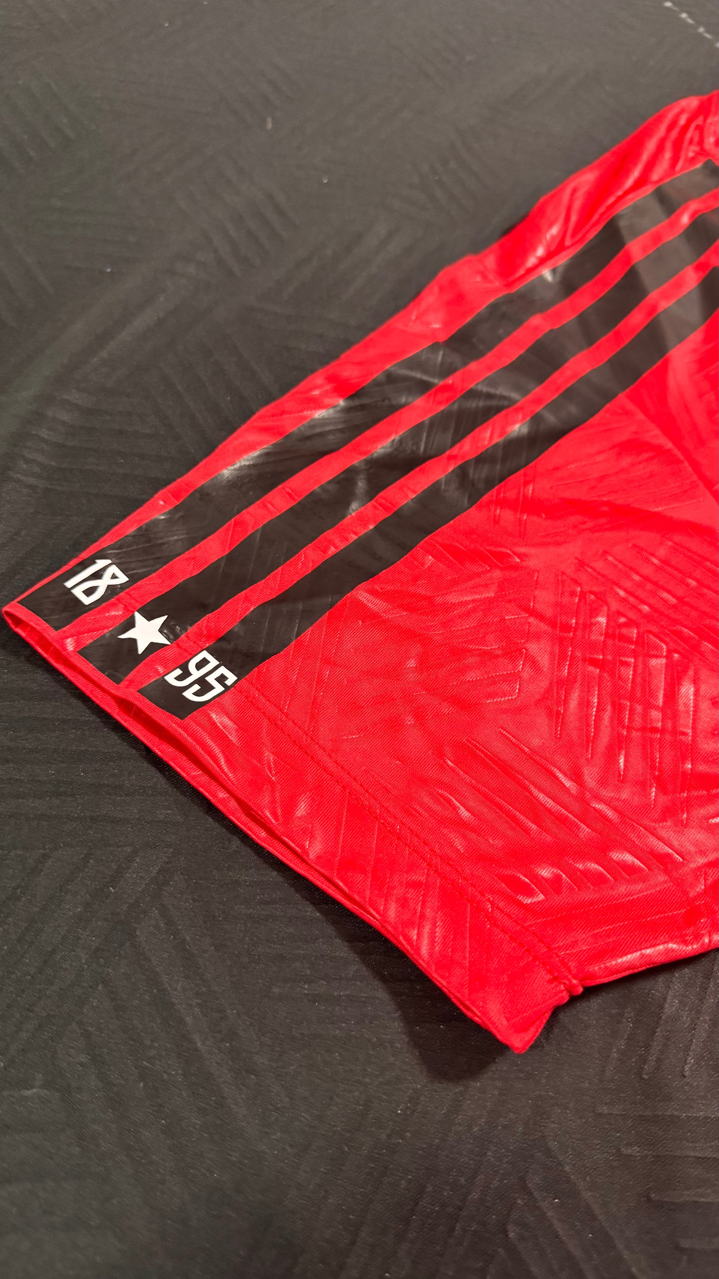 FLAMENGO 1895 DETALHE MANGĂS