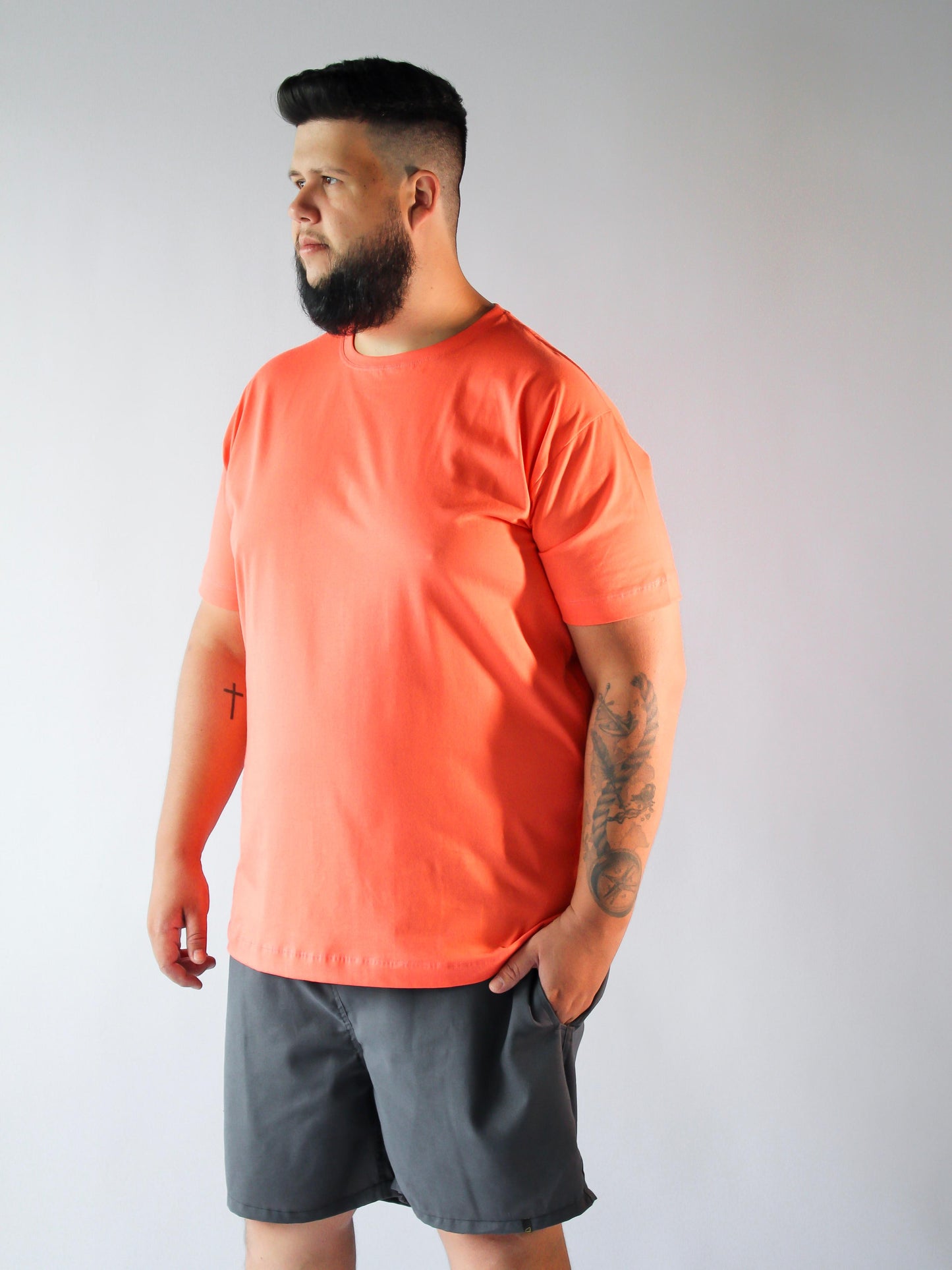 T-SHIRT BÁSICA CORAL - PLUS SIZE