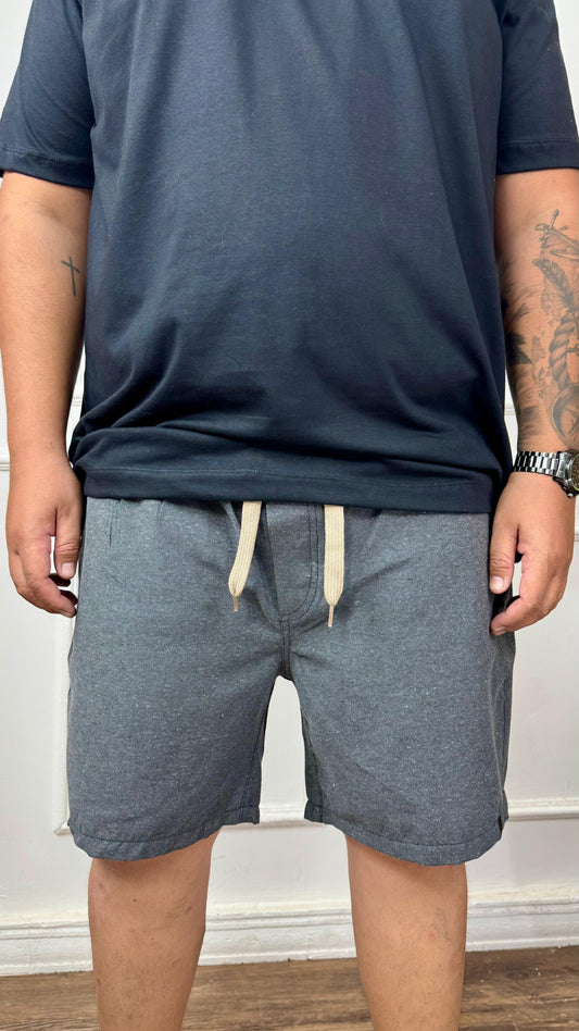 SHORT LINHO CINZA ESCURO PLUS SIZE