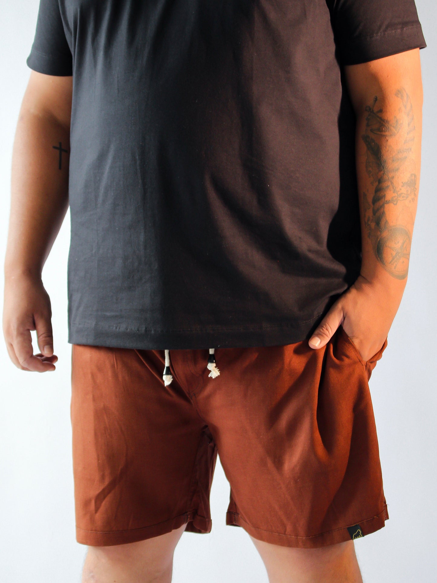 SHORT LINHO PREMIUM MARROM - PLUS SIZE
