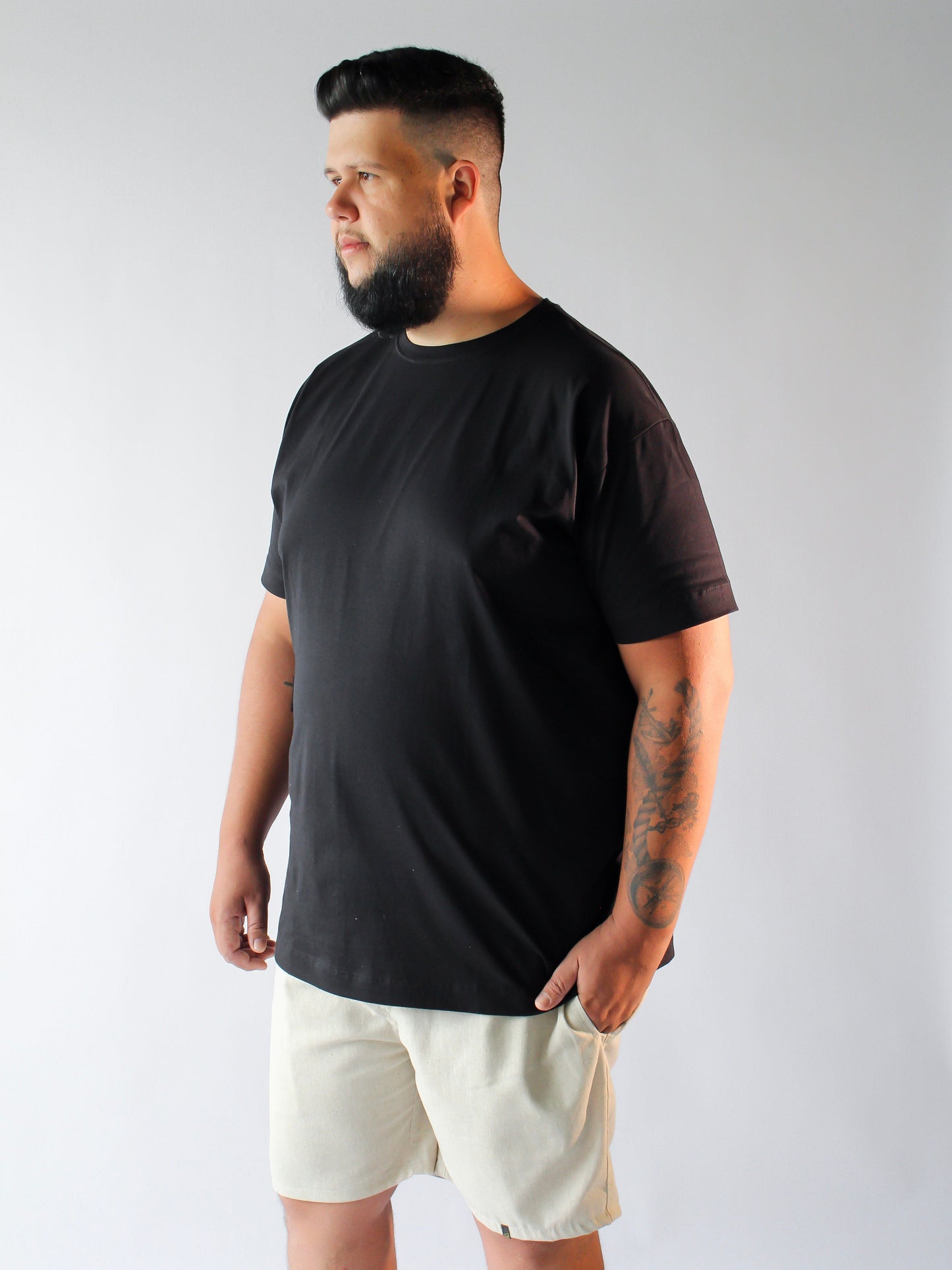 T-SHIRT BÁSICA PRETA - PLUS SIZE