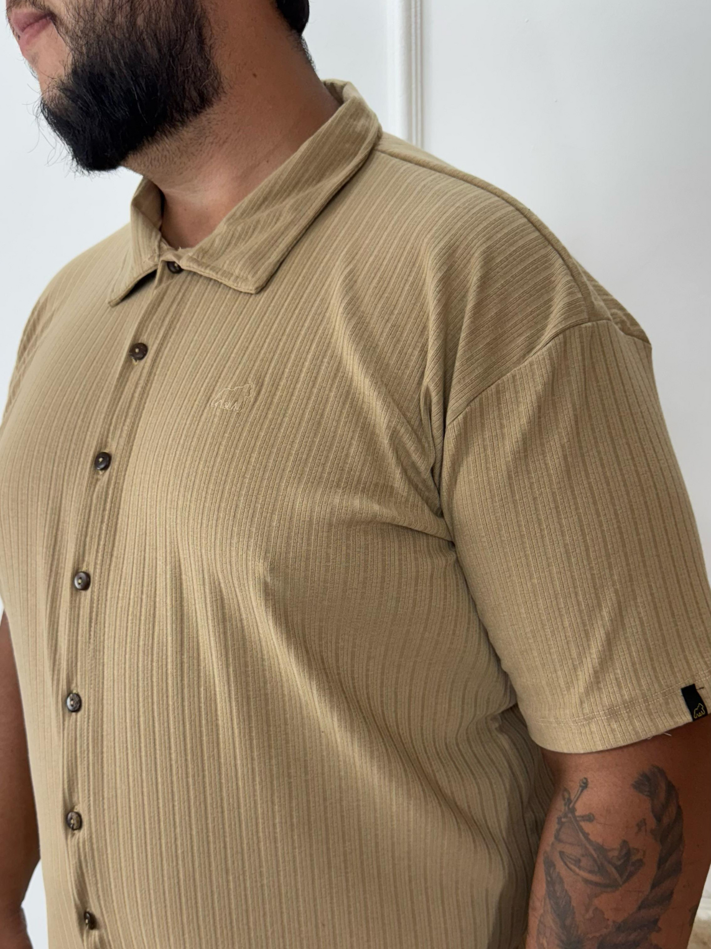 CAMISA SOCIAL BEGE - PLUS SIZE
