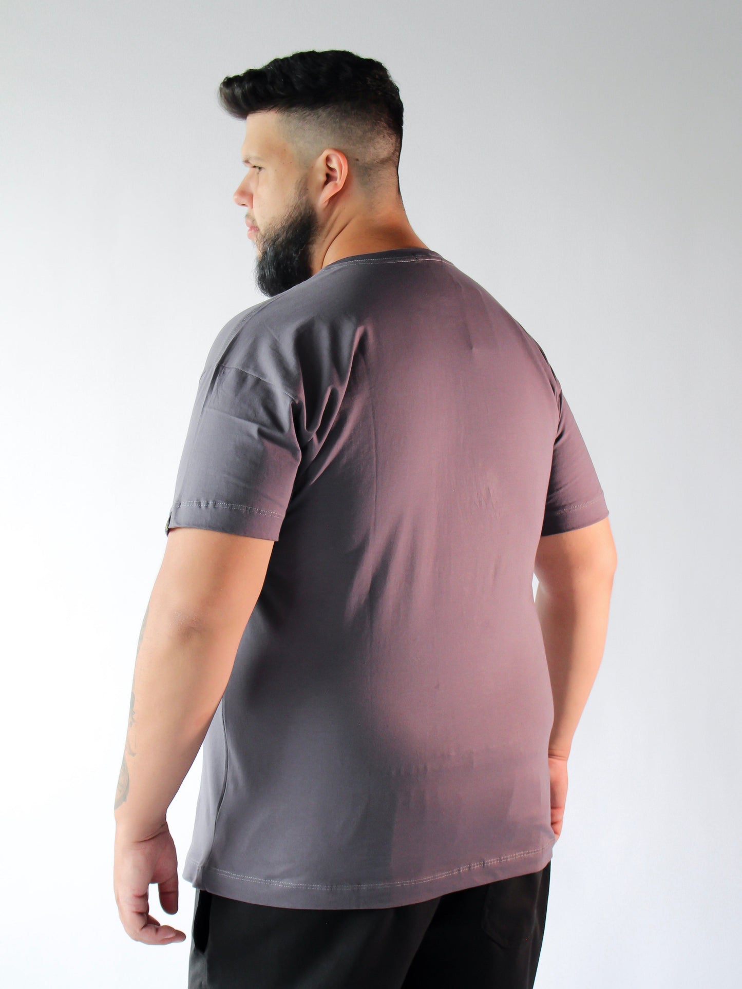 T-SHIRT BÁSICA CINZA - PLUS SIZE
