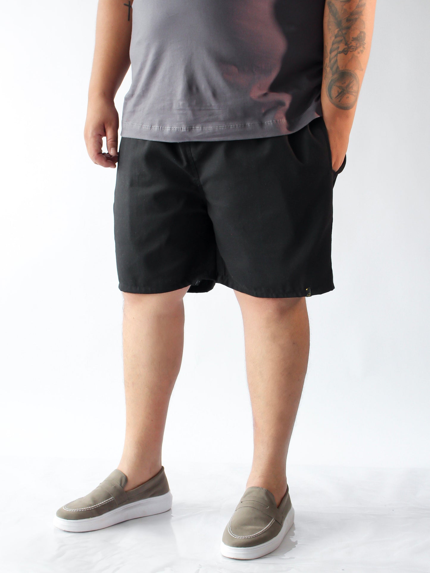 SHORT LINHO PRETO - PLUS SIZE
