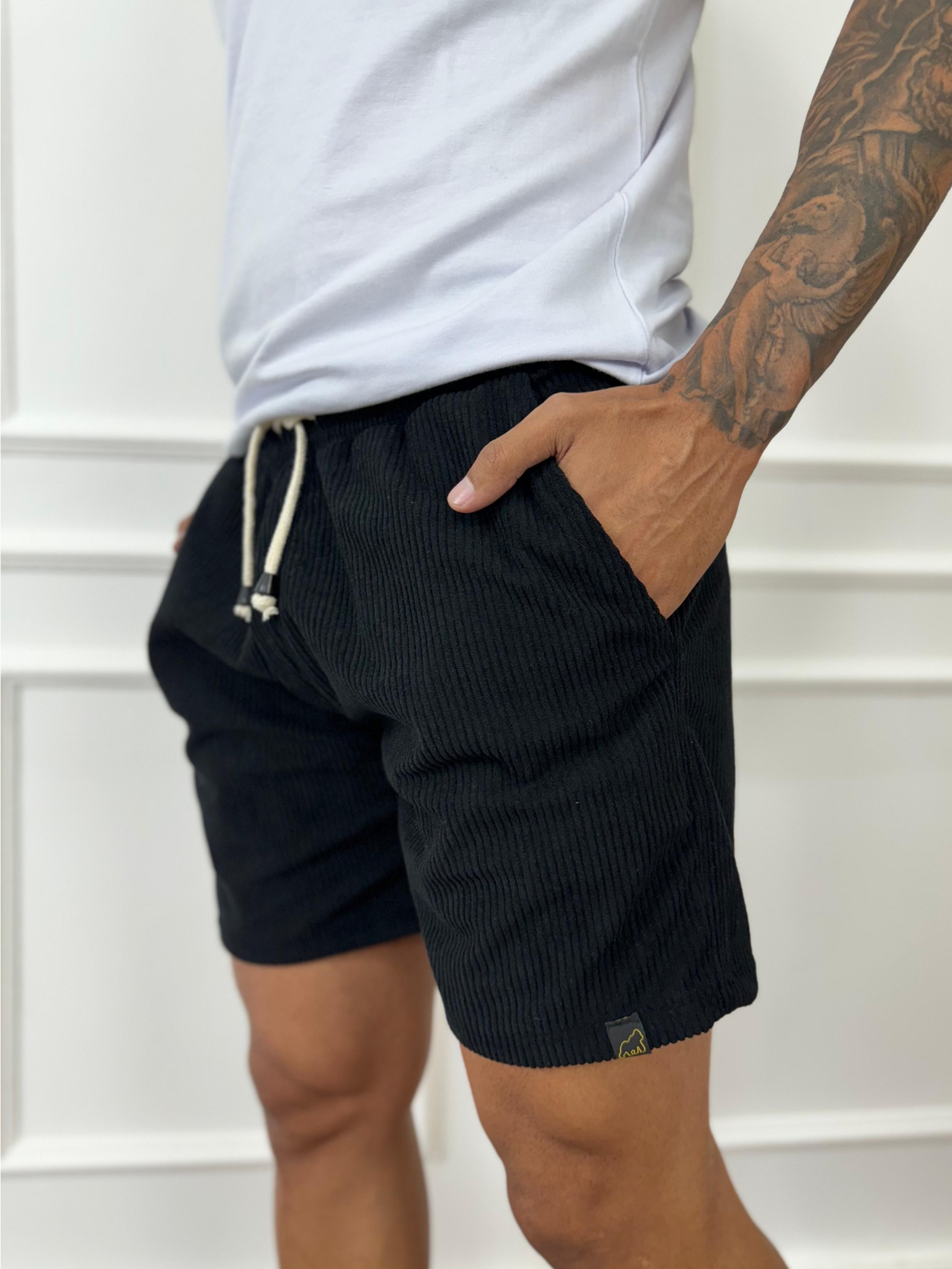 SHORT COTELÊ PRETO