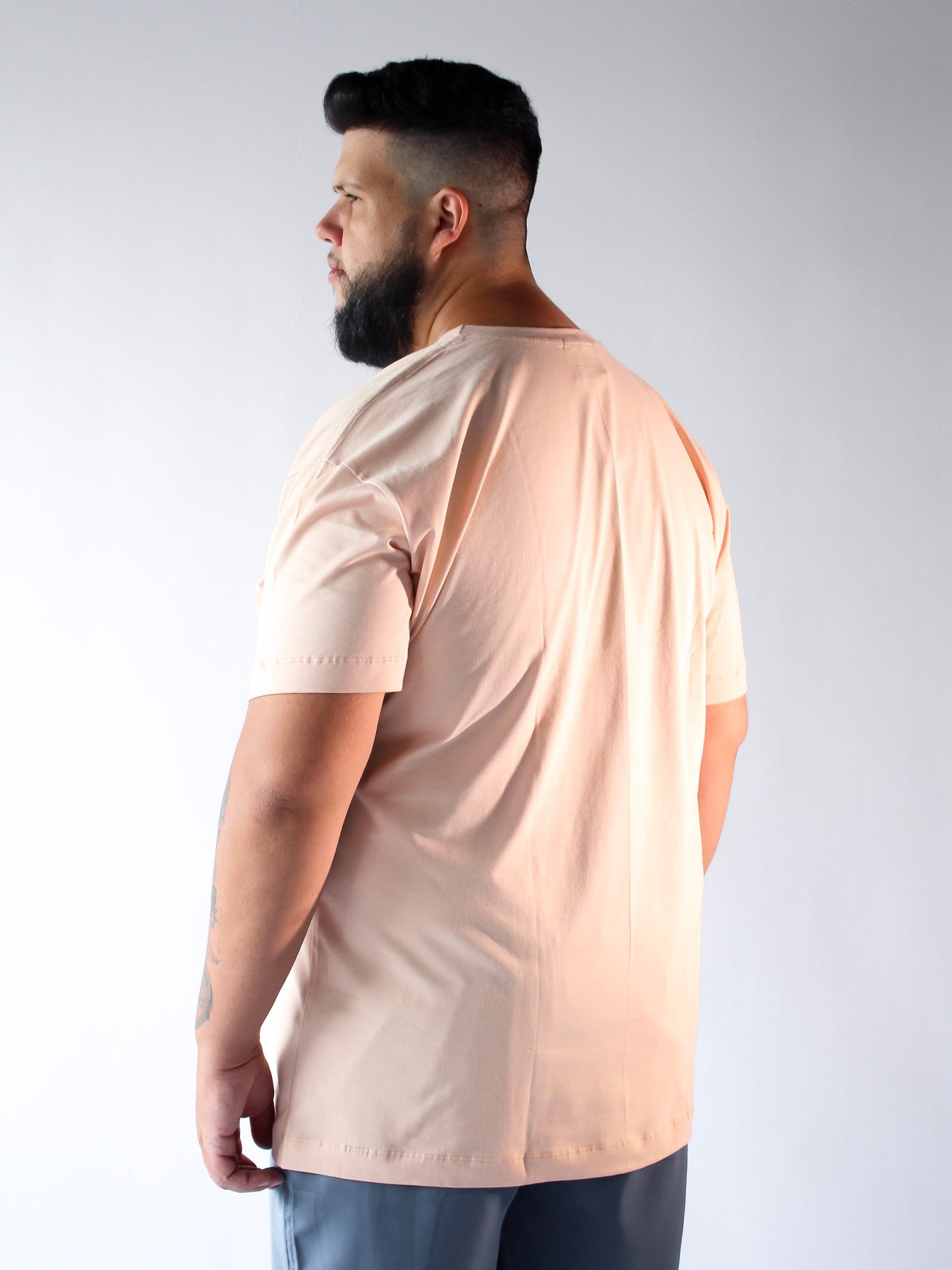 T-SHIRT BÁSICA BEGE - PLUS SIZE
