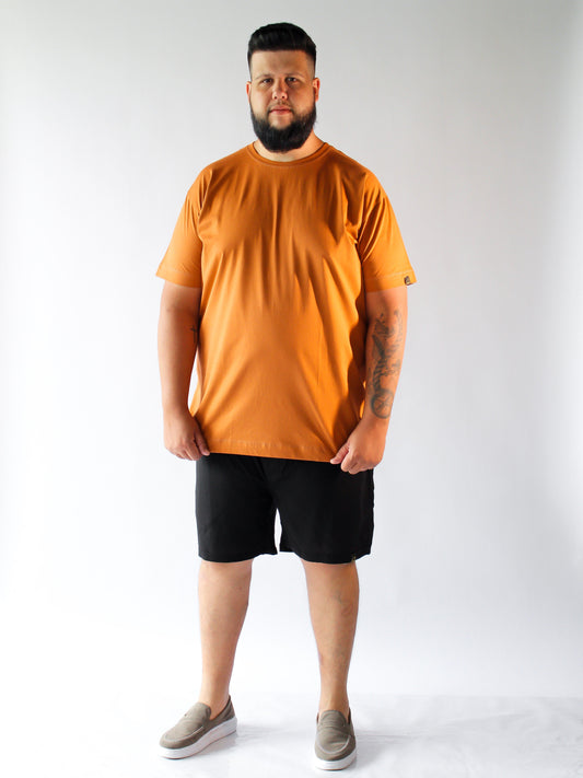 T-SHIRT BÁSICA MOSTARDA - PLUS SIZE