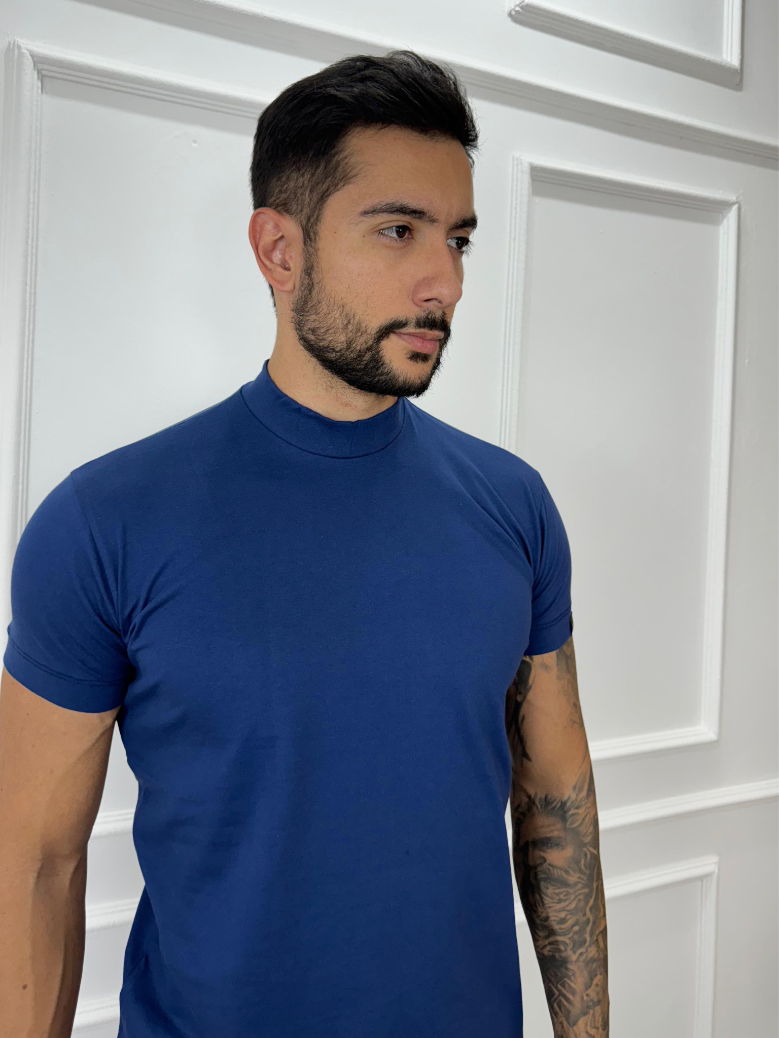 CAMISETA GOLA ALTA AZUL