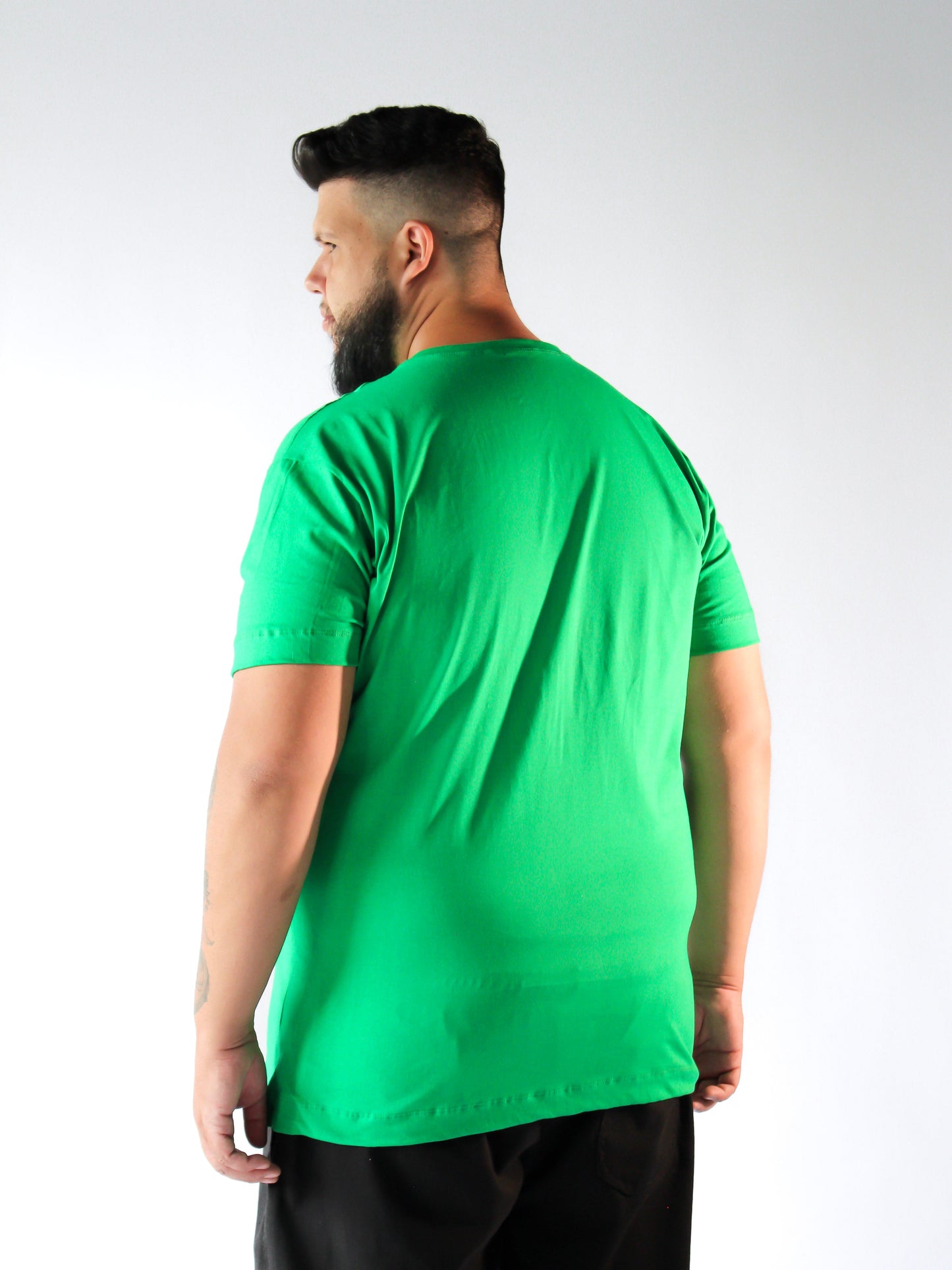 T-SHIRT BÁSICA VERDE BANDEIRA- PLUS SIZE