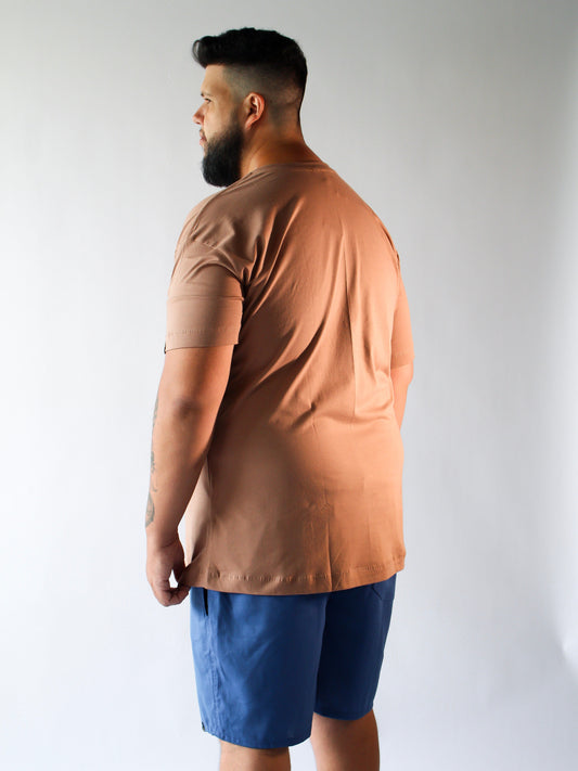 T-SHIRT BÁSICA MARROM CLARO - PLUS SIZE