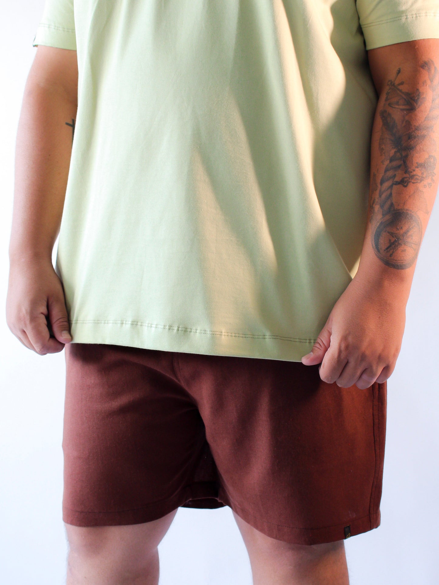 T-SHIRT BÁSICA VERDE CHÁ - PLUS SIZE