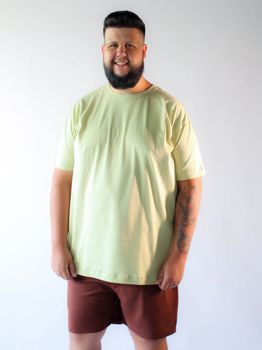 T-SHIRT BÁSICA VERDE CHÁ - PLUS SIZE