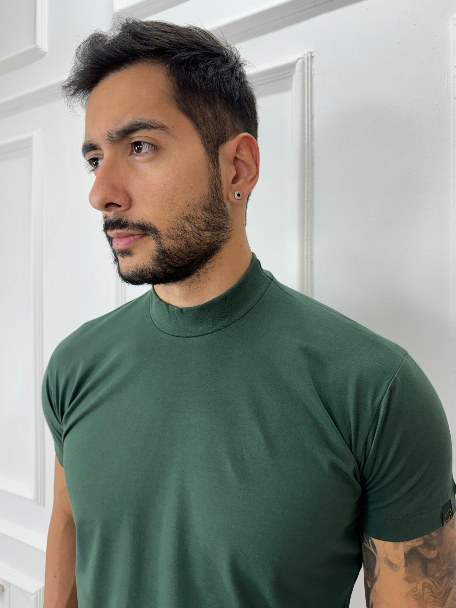 CAMISETA GOLA ALTA VERDE