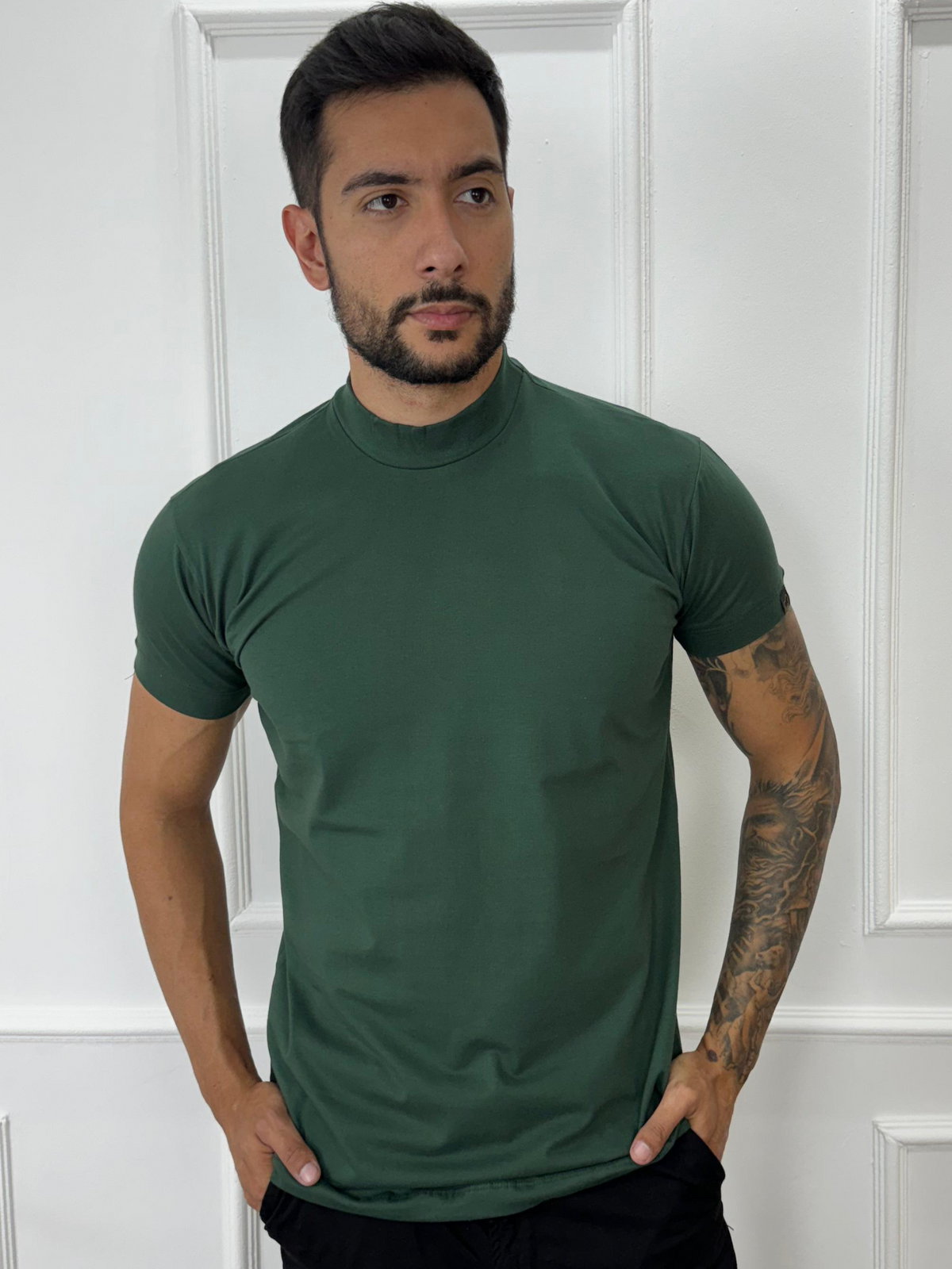 CAMISETA GOLA ALTA VERDE