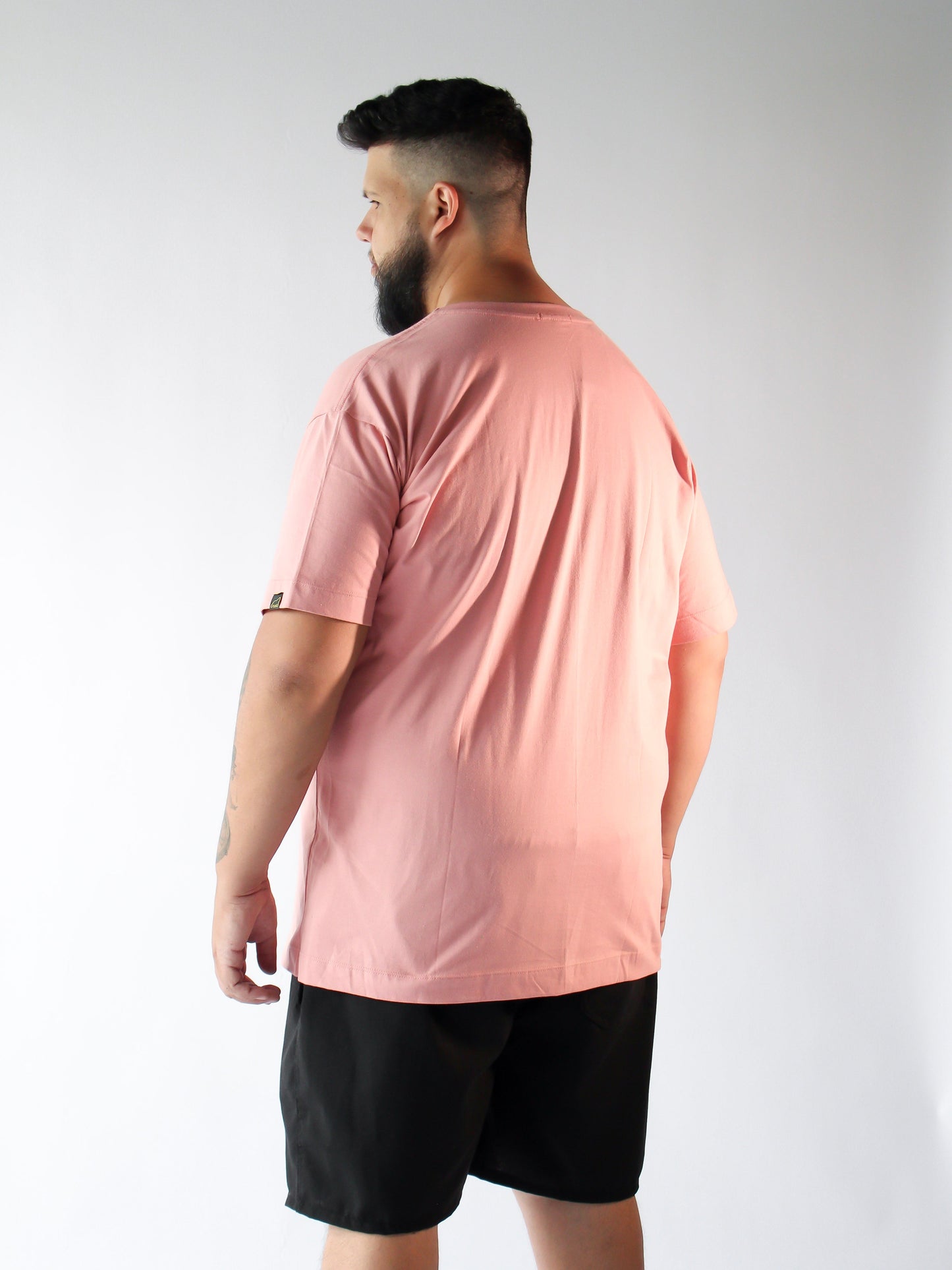 T-SHIRT BÁSICA ROSA SALMÃO - PLUS SIZE