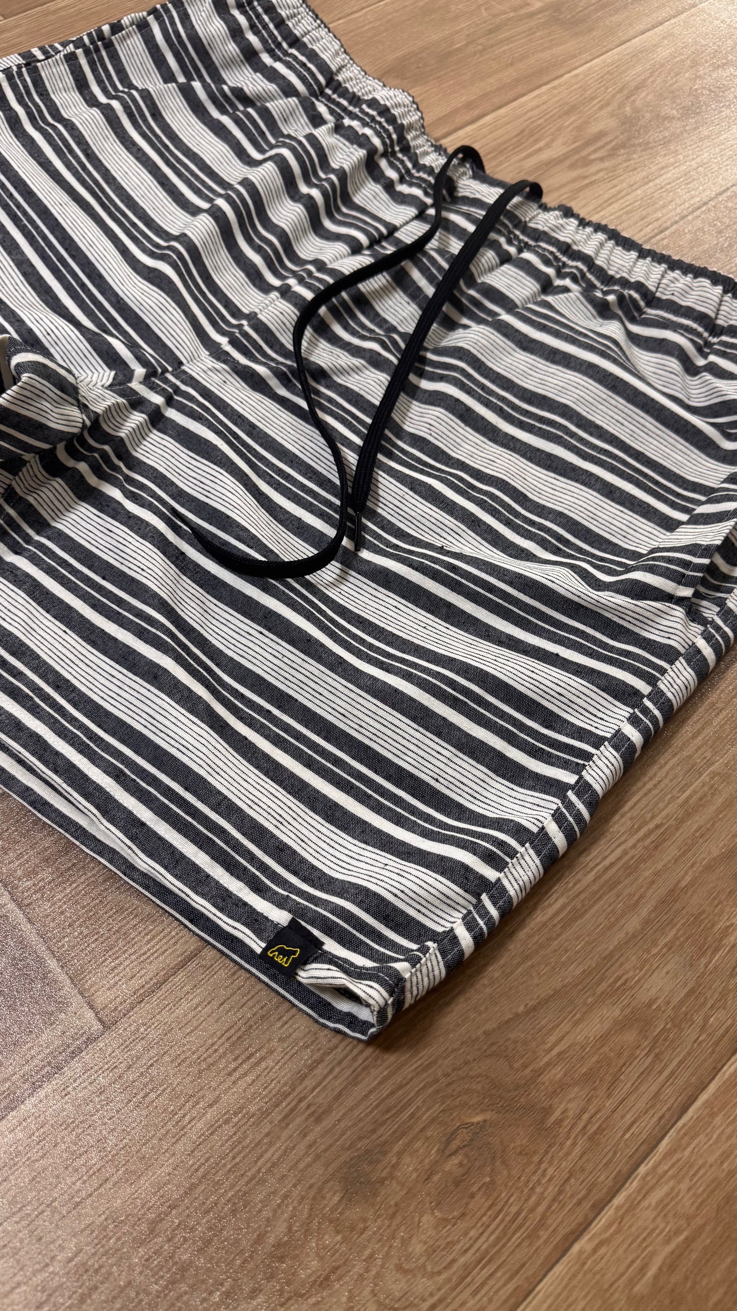 SHORT LINHO PRETO LISTRADO PLUS SIZE