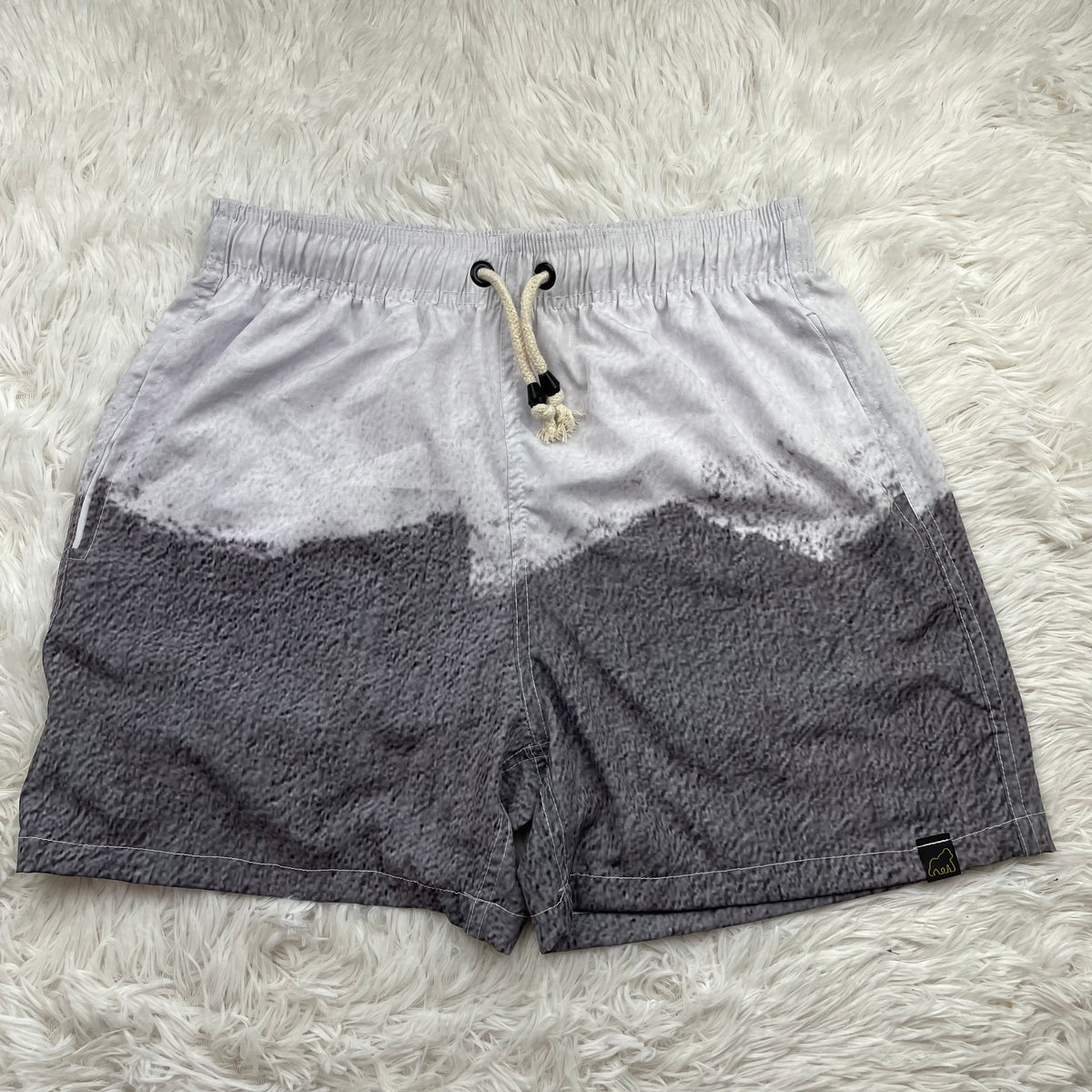 SHORT CINZA E BRANCO PLUS SIZE