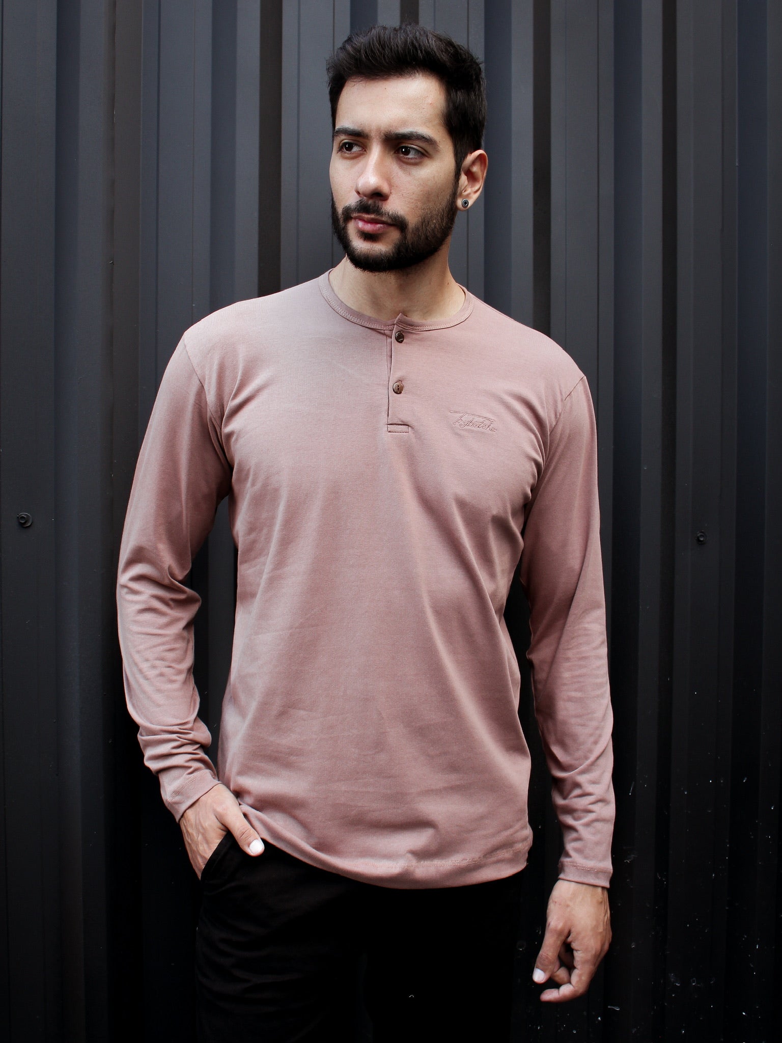 CAMISA HENLEY MANGA LONGA MARROM