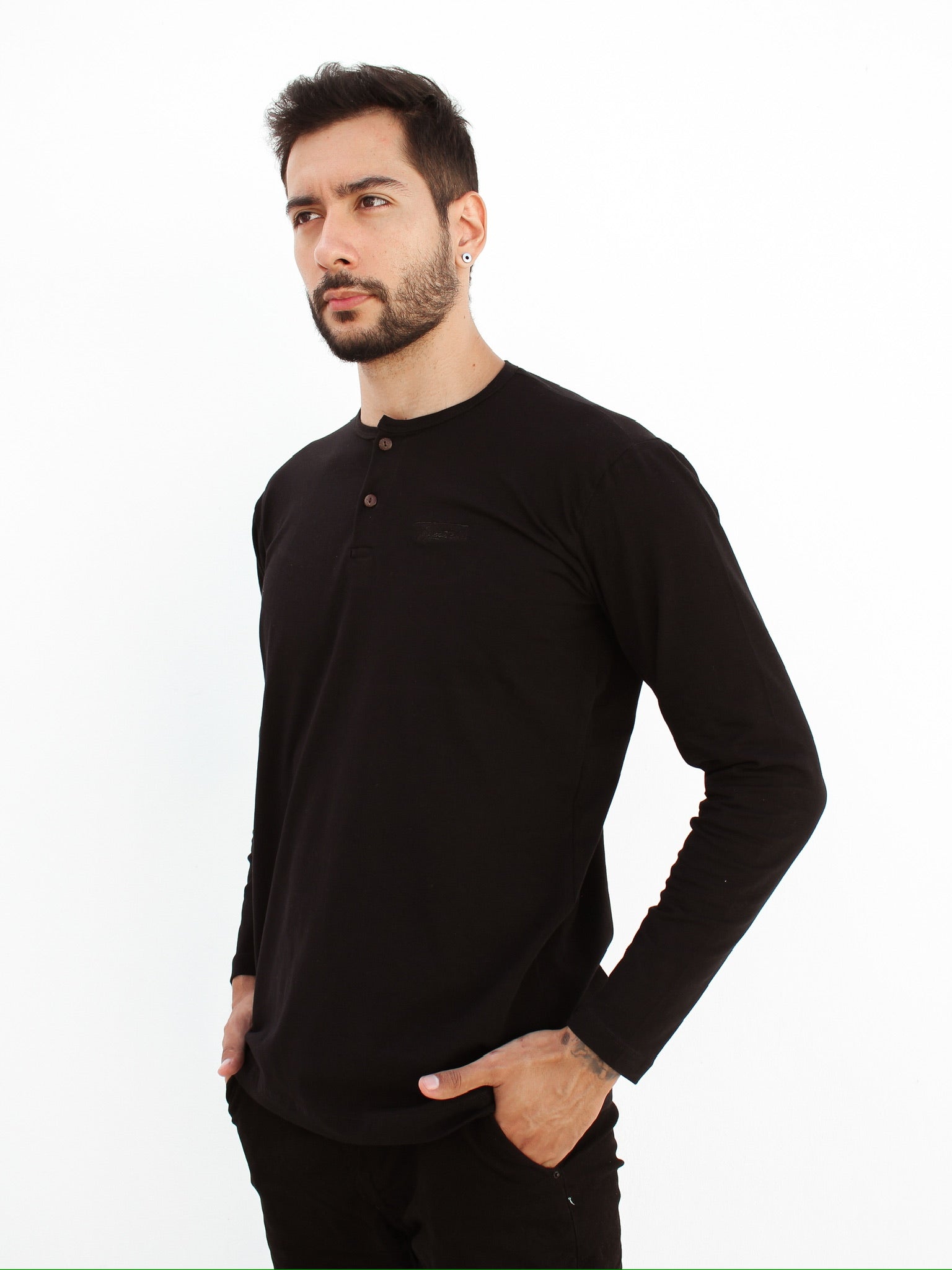 CAMISA HENLEY MANGA LONGA PRETA