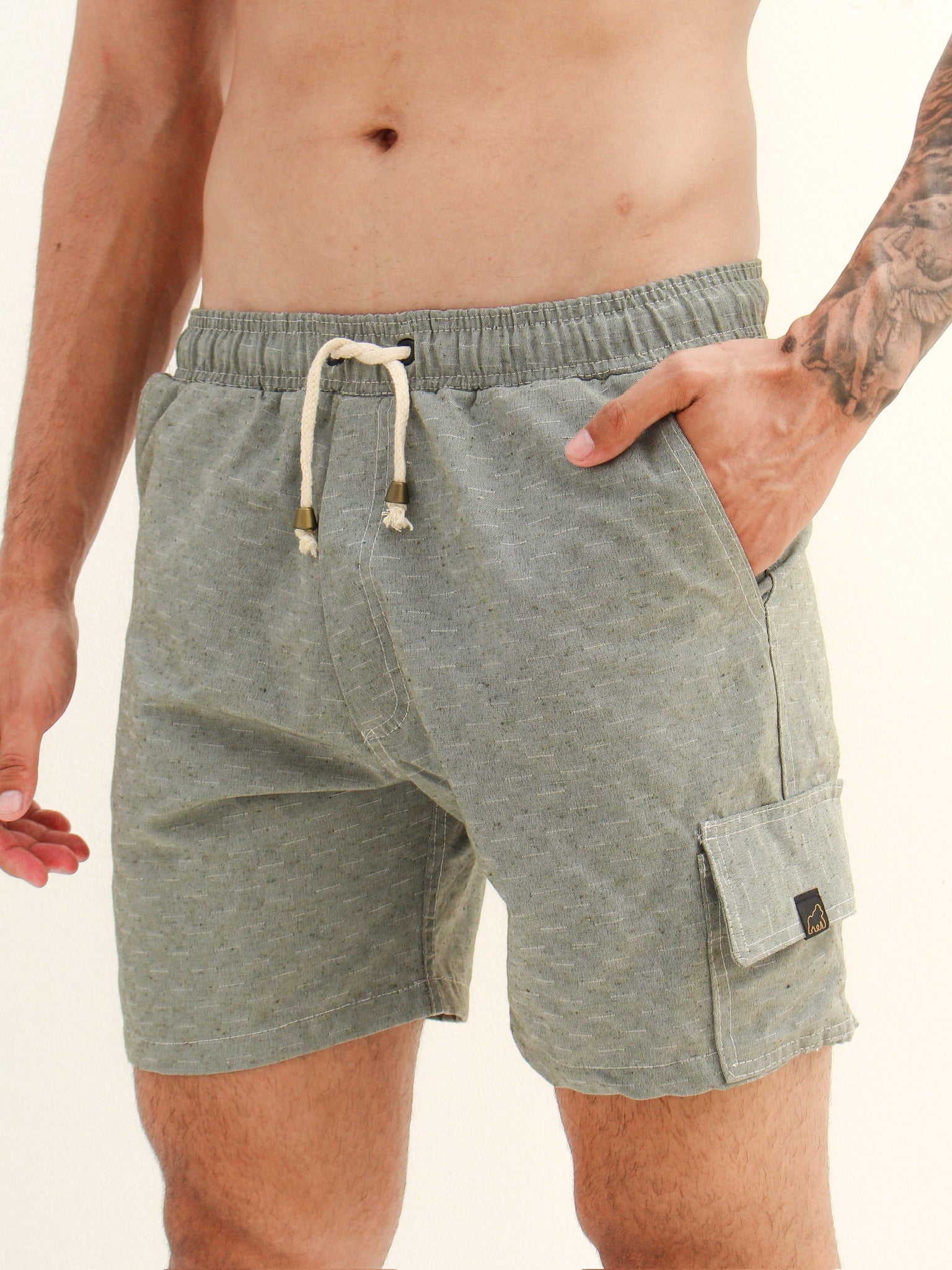 SHORT LINHO CARGO VERDE