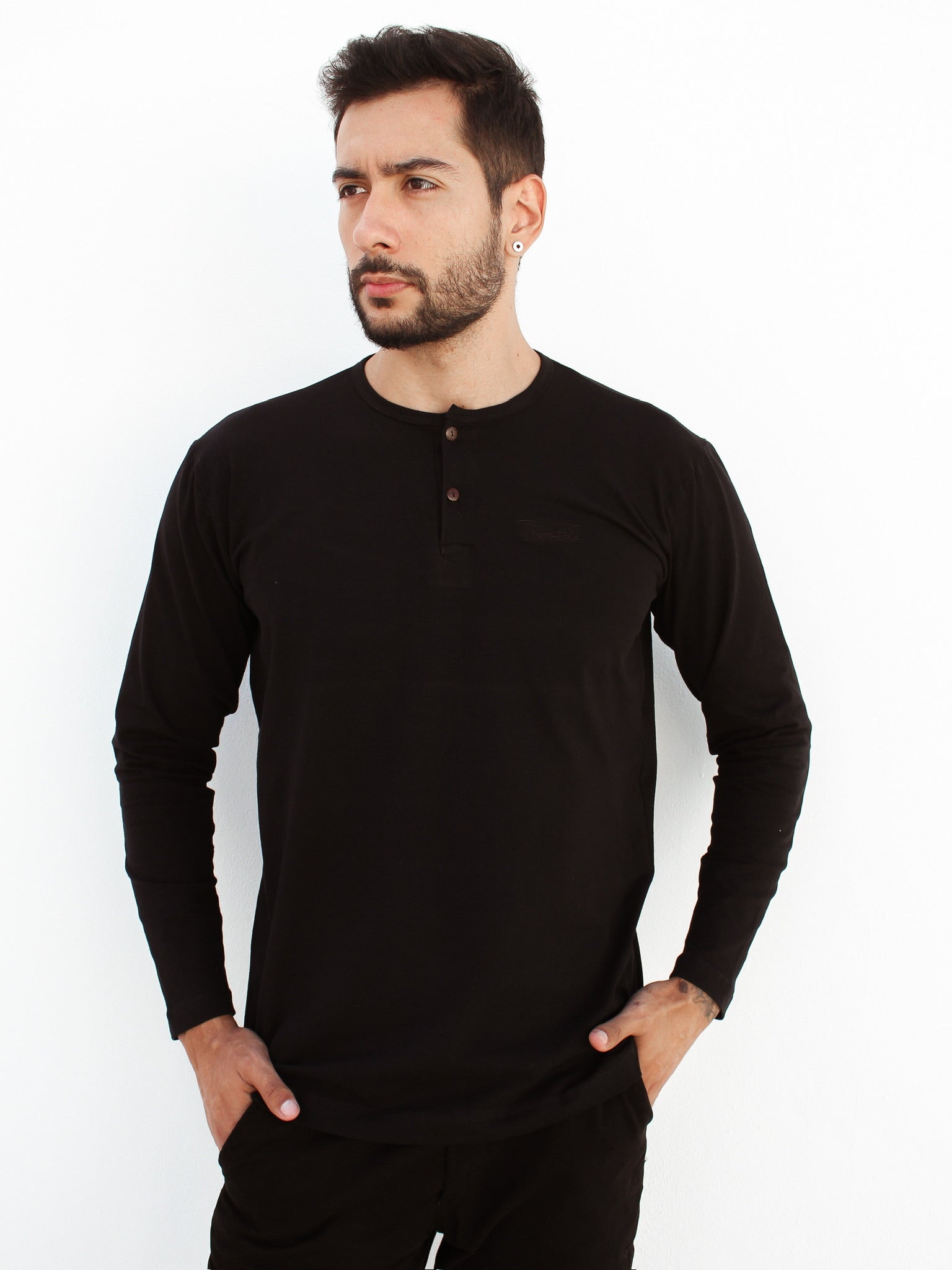 CAMISA HENLEY MANGA LONGA PRETA