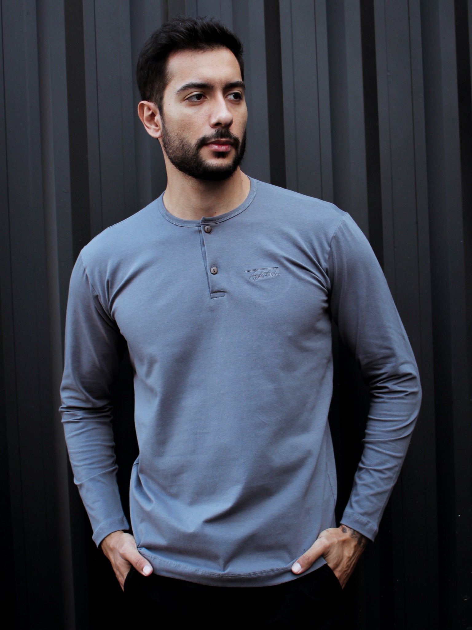 CAMISA HENLEY MANGA LONGA CINZA CHUMBO