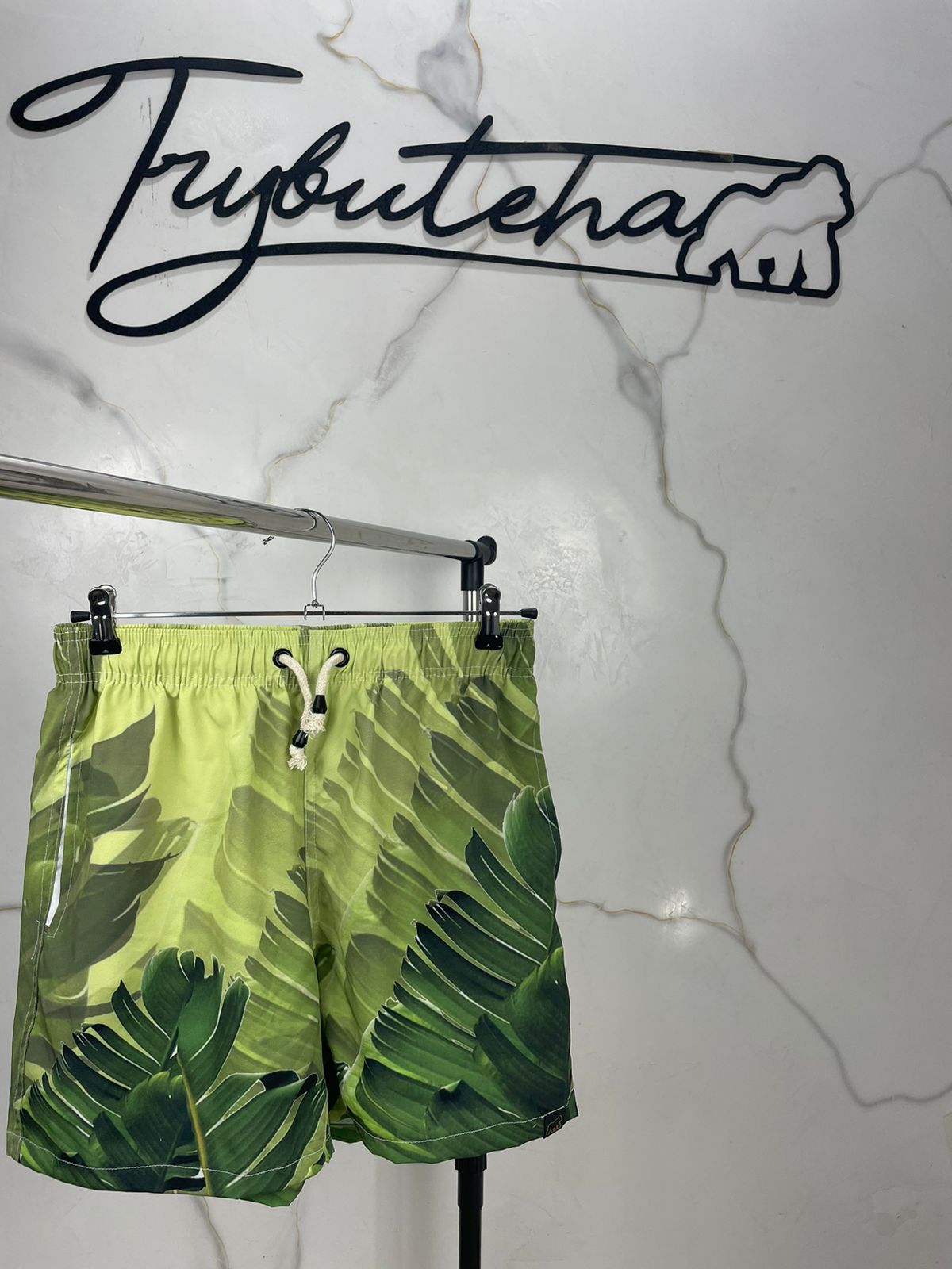 SHORT FOLHAGEM VERDE PLUS SIZE