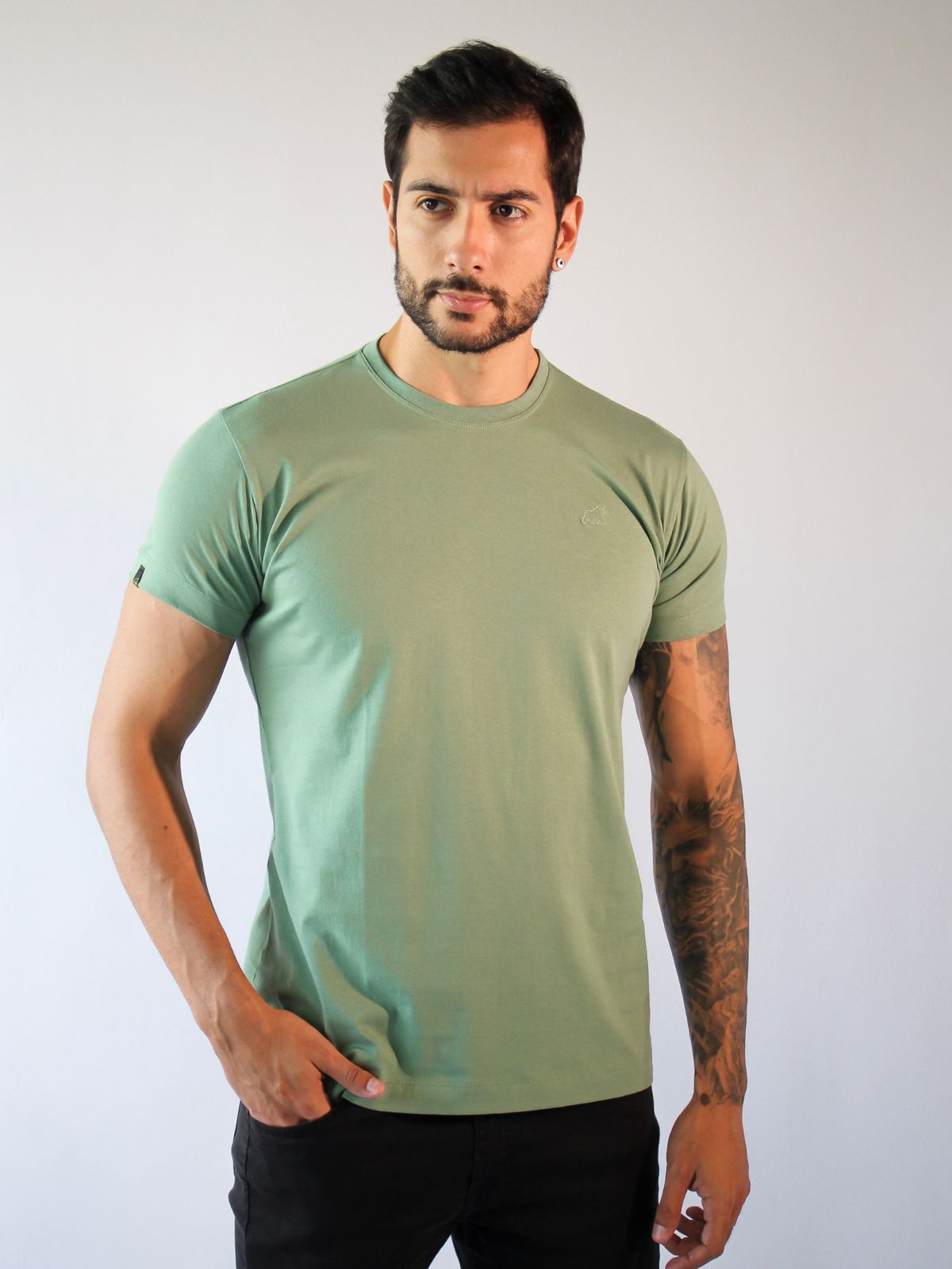 T-SHIRT BÁSICA VERDE FOLHA