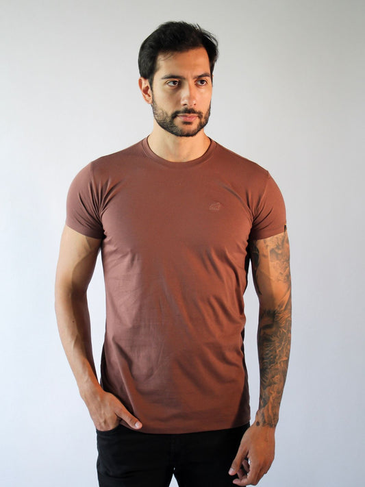 T-SHIRT BÁSICA MARROM ESCURO