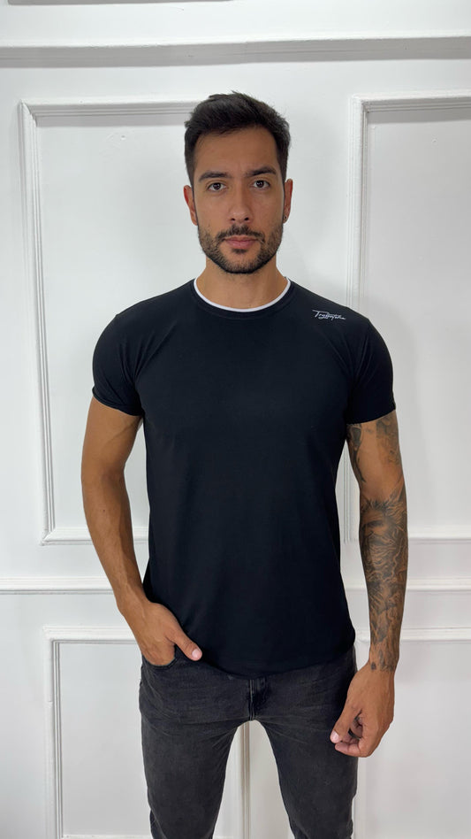 CAMISETA PREMIUM DETALHE NA GOLA PRETA