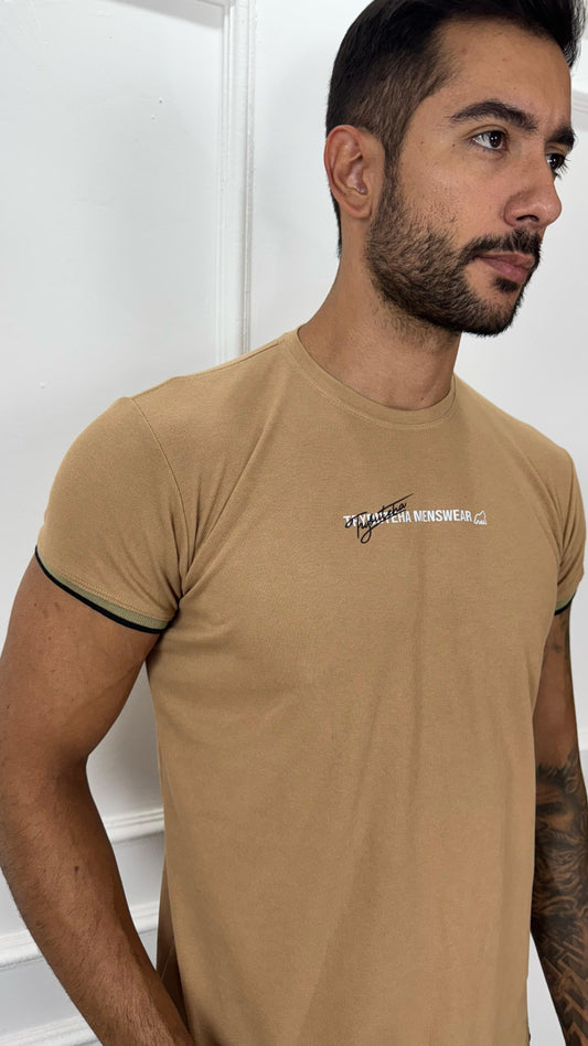 CAMISETA PREMIUM DETALHE NA MANGA BEGE