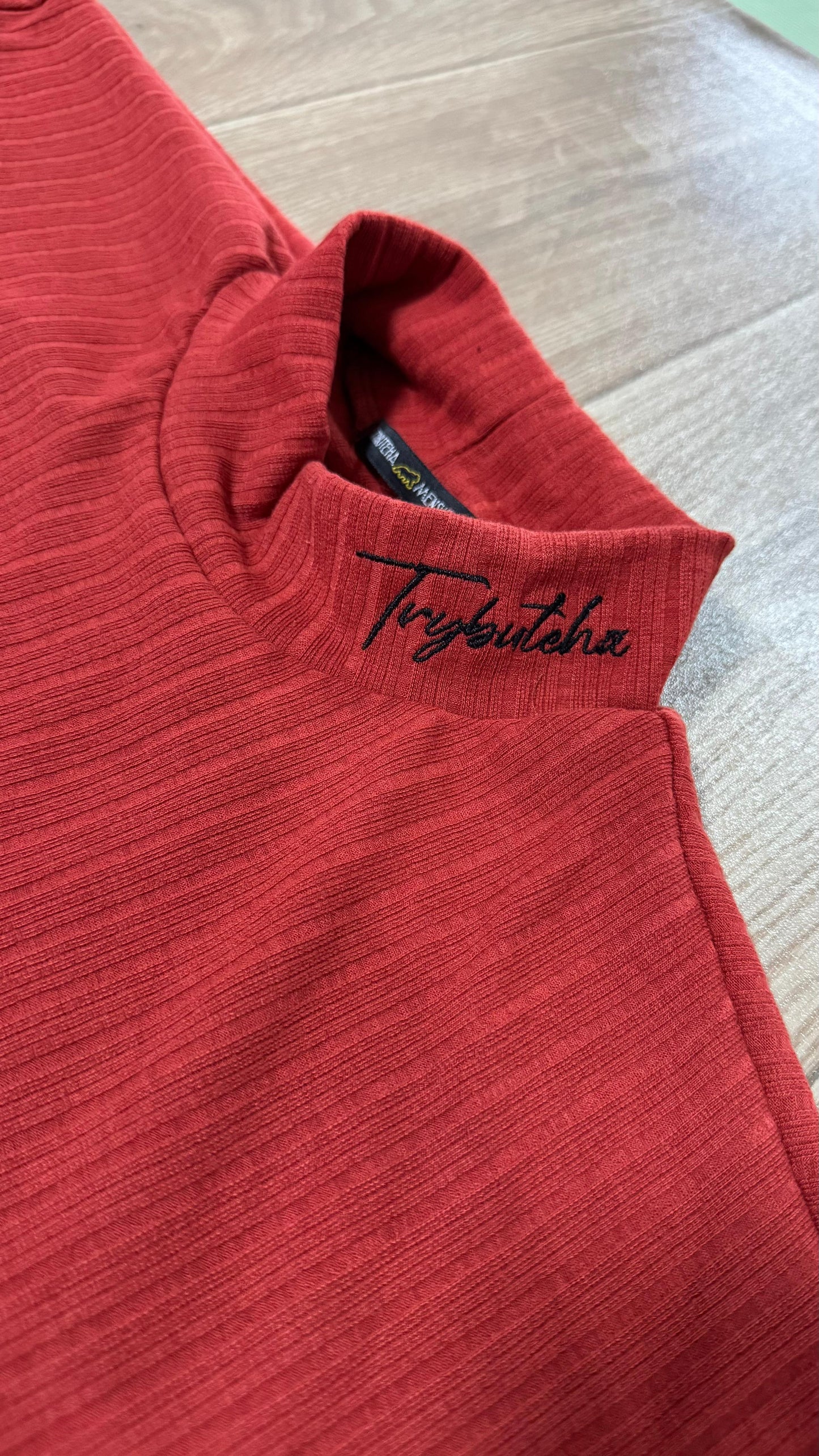 CAMISA MANGA LONGA GOLA ALTA CANELADA COM ELASTANO - VERMELHA