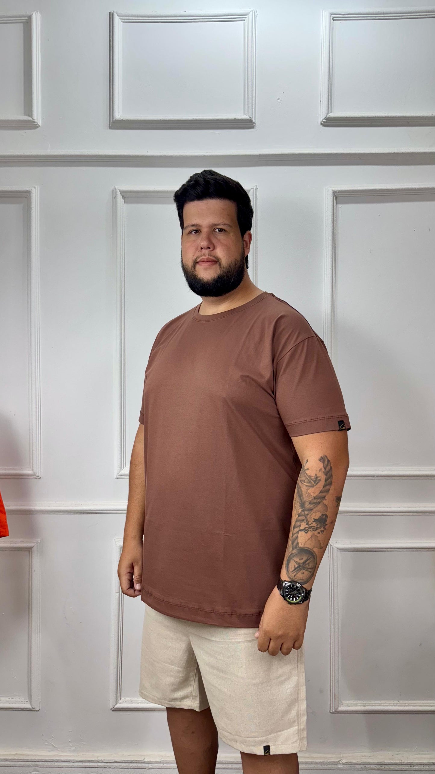 T-SHIRT BÁSICA MARRON  - PLUS SIZE