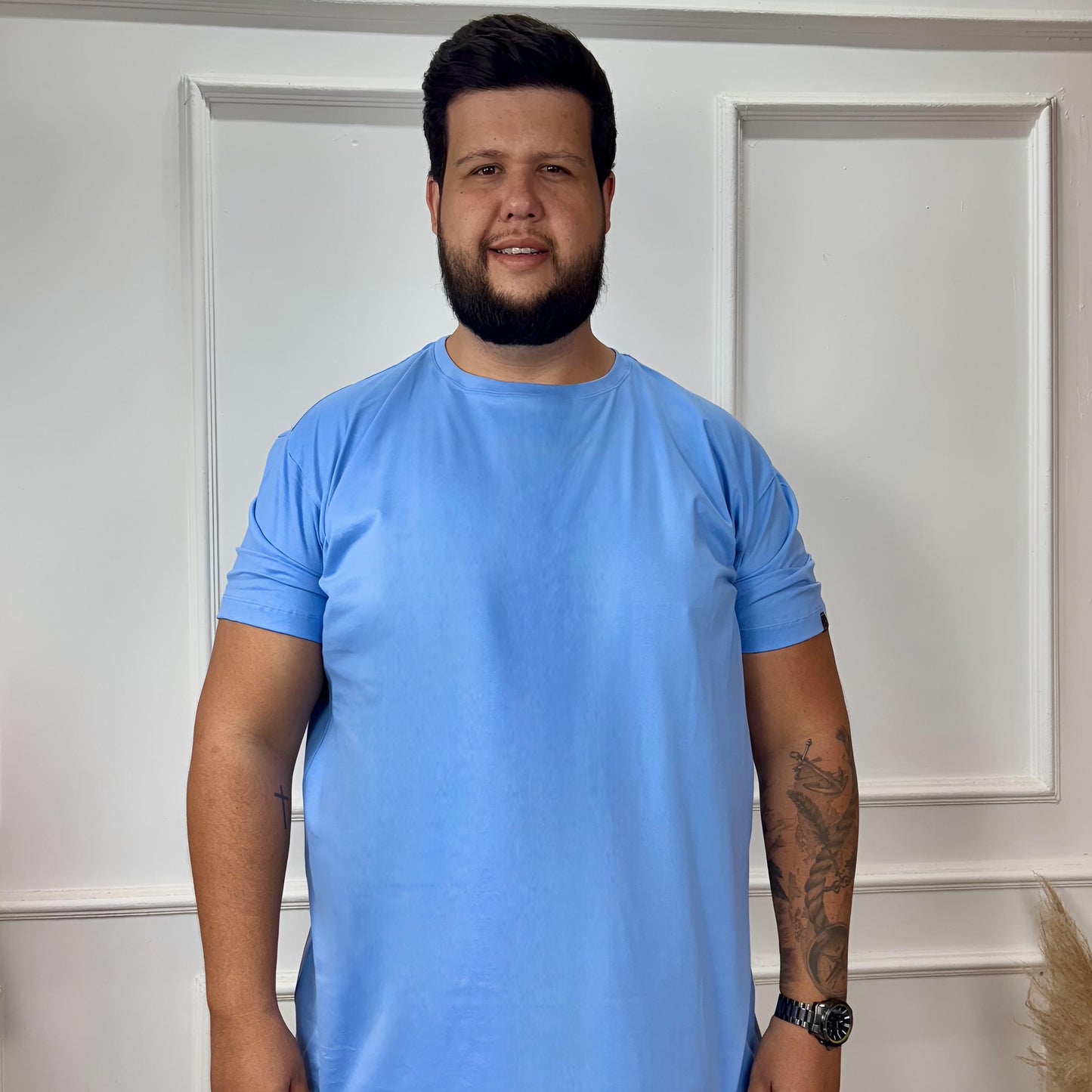 T-SHIRT BÁSICA AZUL CÉU CLARA  - PLUS SIZE