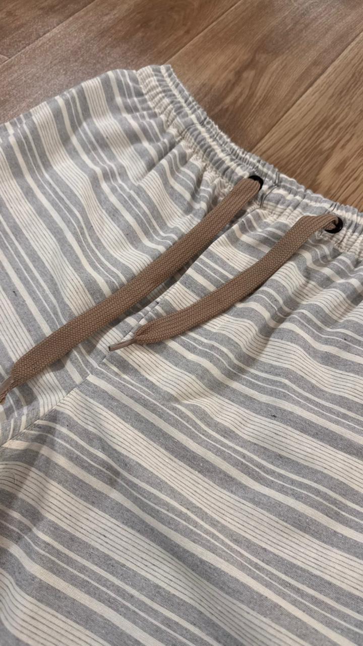SHORT LINHO LISTRADO OFF WHITE