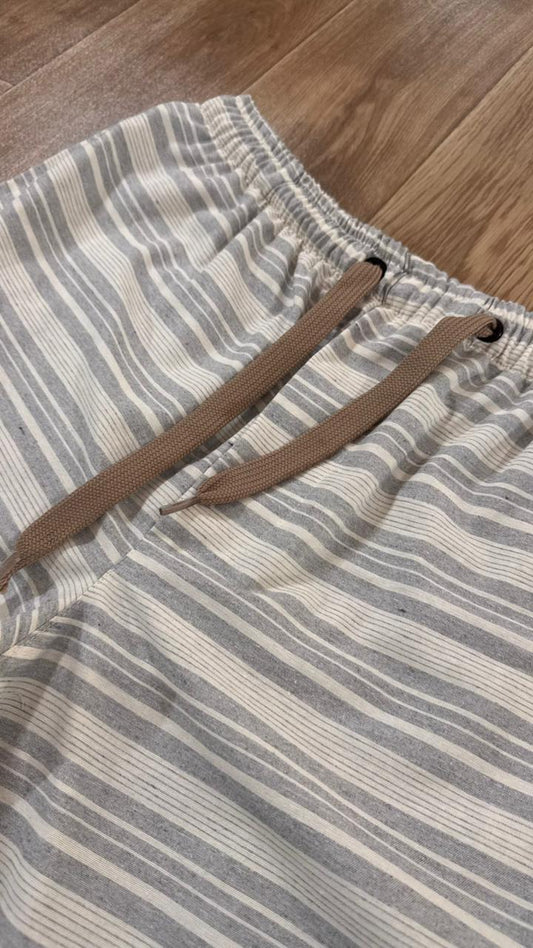 SHORT LINHO LISTRADO OFF WHITE