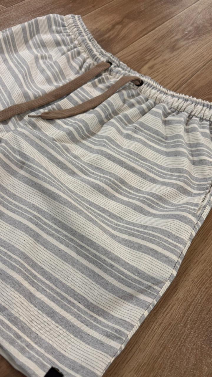 SHORT LINHO LISTRADO OFF WHITE