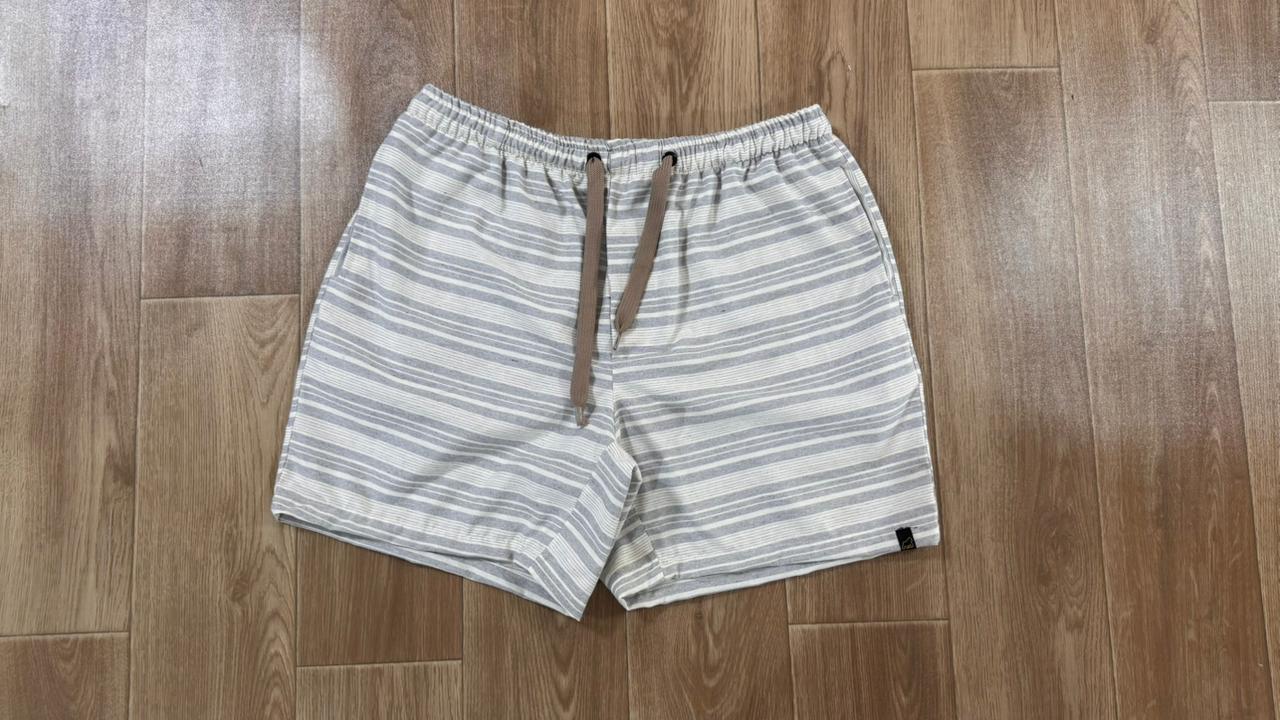 SHORT LINHO LISTRADO OFF WHITE