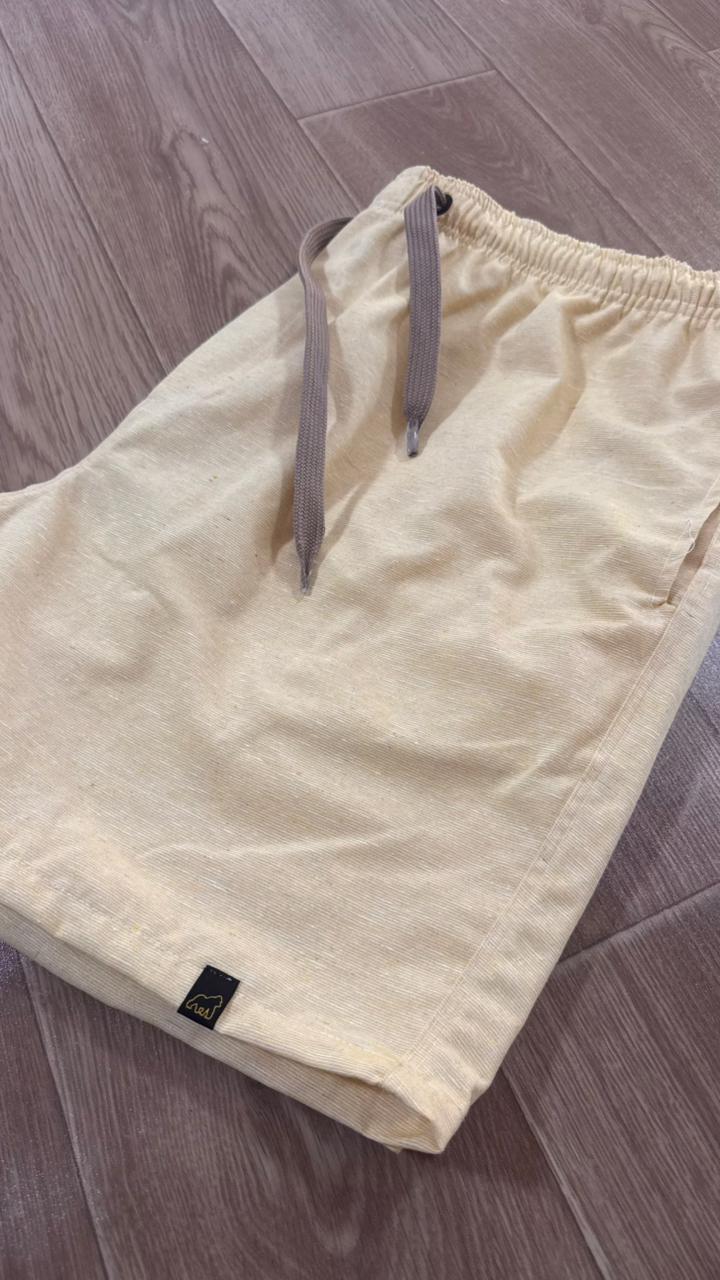 SHORT LINHO AMARELO PLUS SIZE