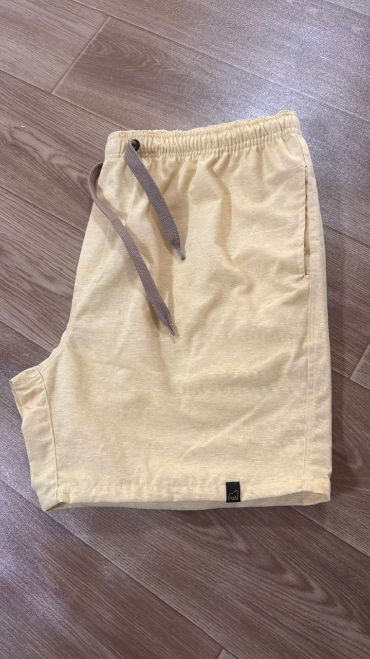 SHORT LINHO AMARELO PLUS SIZE