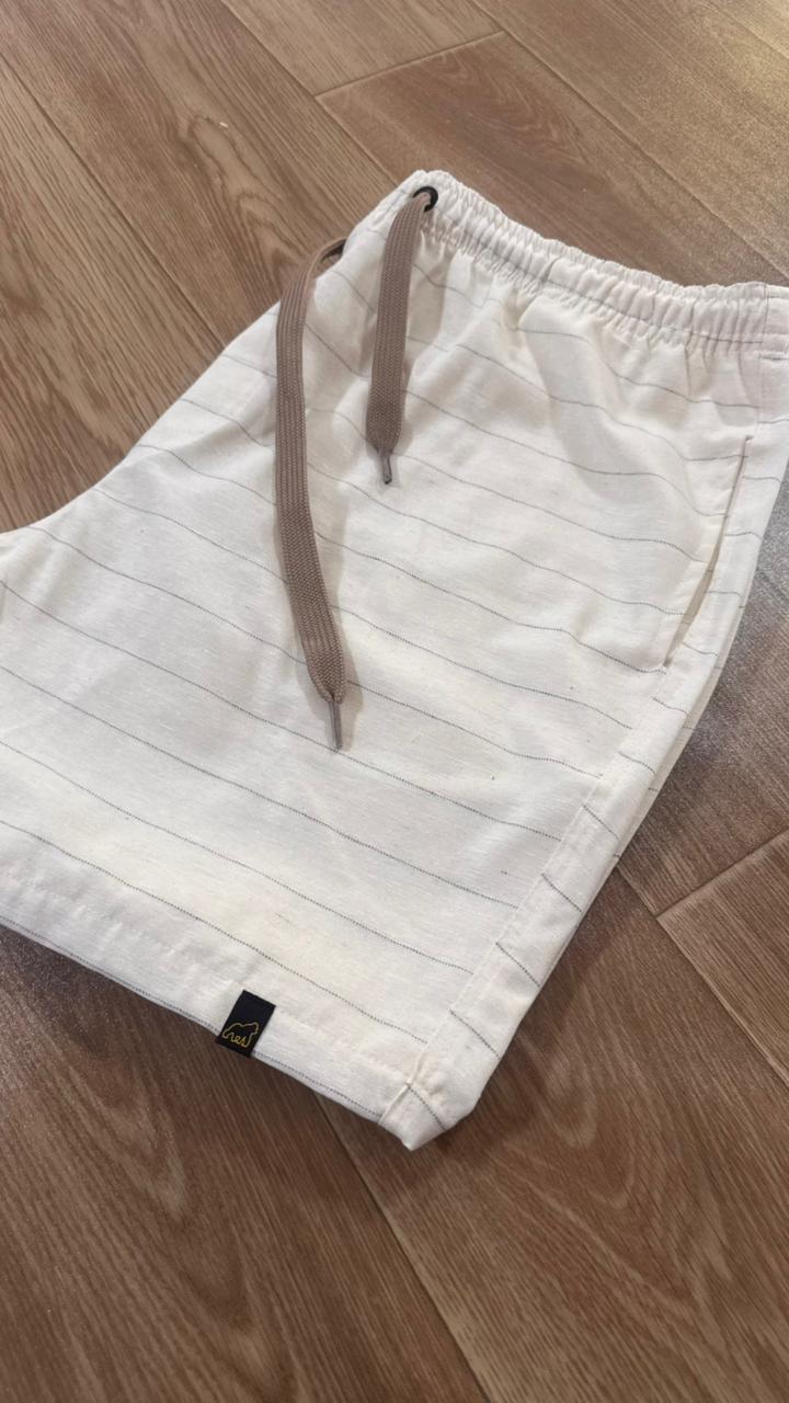 SHORT LINHO LISTRADO BRANCO PLUS SIZE
