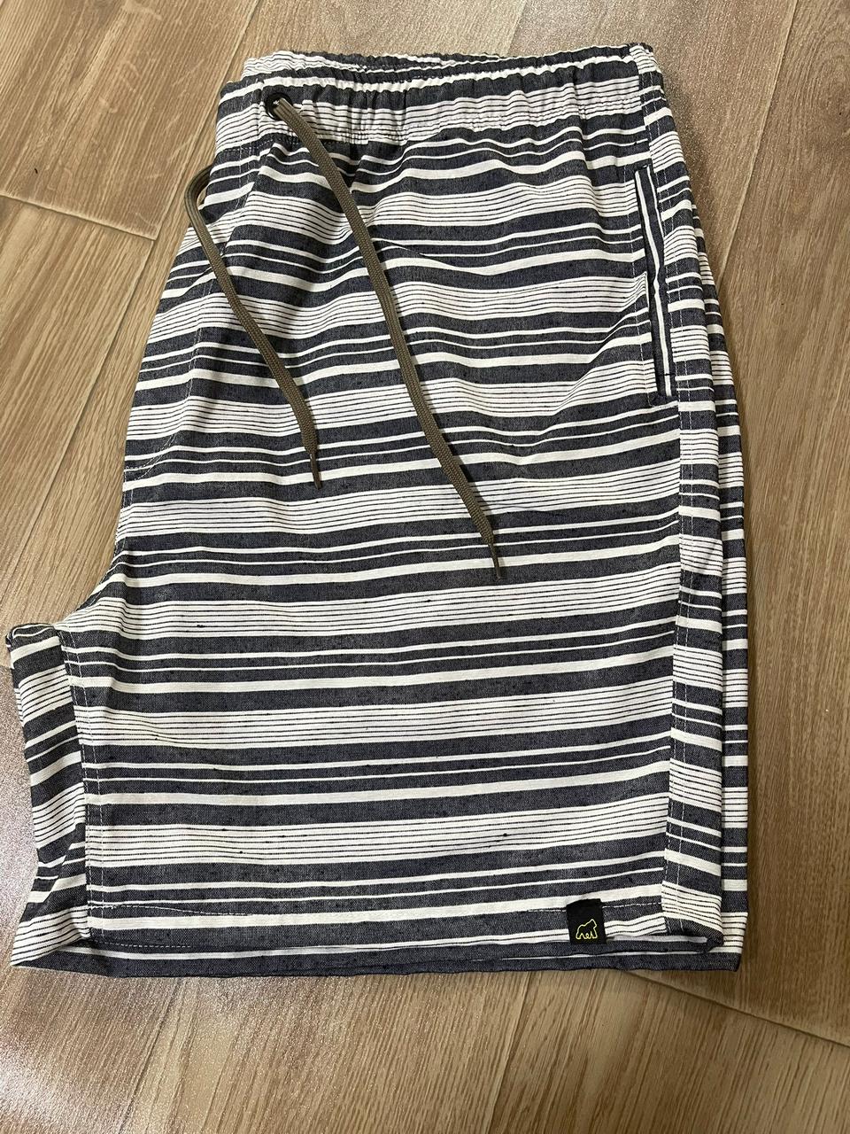 SHORT LINHO PRETO LISTRADO PLUS SIZE
