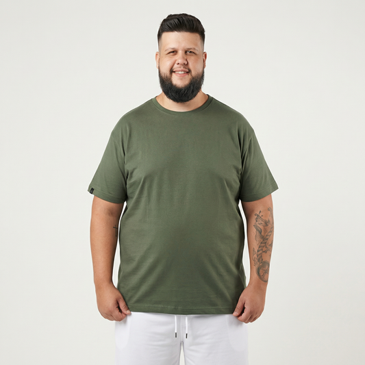 T-SHIRT BÁSICA VERDE MUSGO - PLUS SIZE